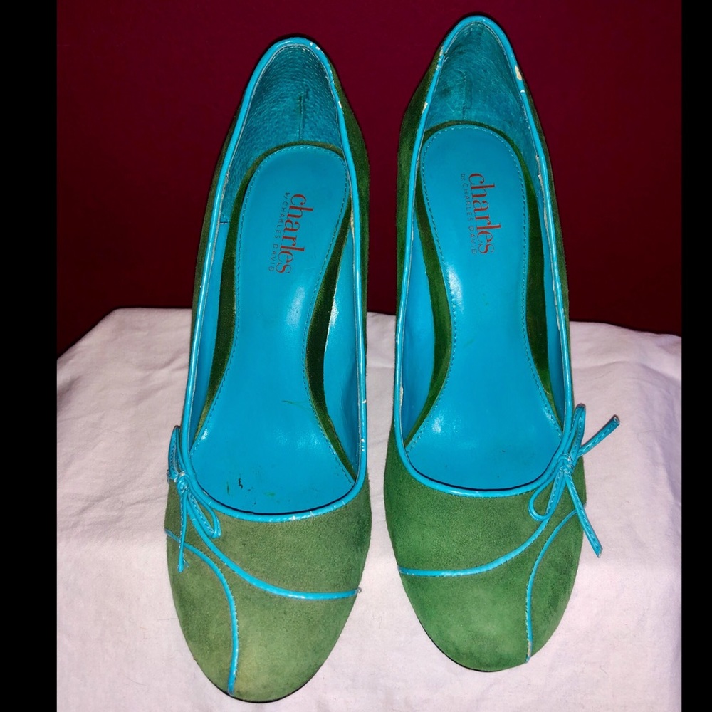 Charles David Round Toe Green Suede Turquoise Heel